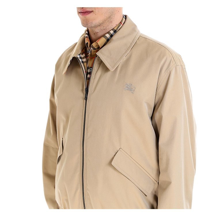 巴宝莉官网中国官方网男士夹克的简单介绍